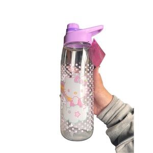 Hello kitty plastic reusable water bottle 28 oz one flaw